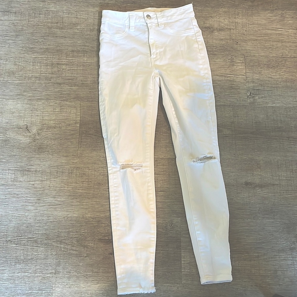 American Eagle White super stretch jeans with rips
